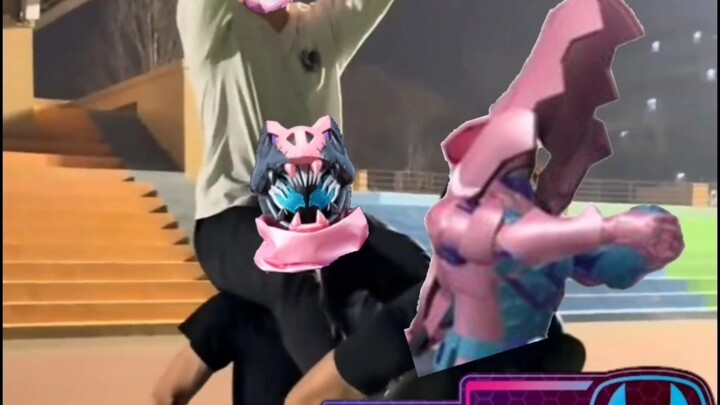 “The ‘Pink Devilman’ (Kamen Rider Levi) and his partner, the ‘Bathhouse Demon’ (Kamen Rider Vis), wh