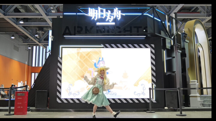 出铃兰在cicf方舟展台掺冰冰！