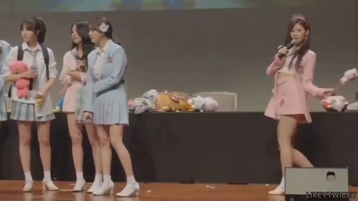【TWICE】Tipe E yang Terkurung — Minatozaki Sana