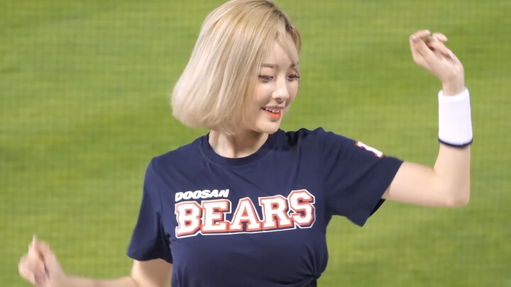 Tuyến điểm nhấn rực rỡ trên sân bóng