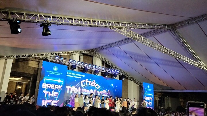 chào tân trường T