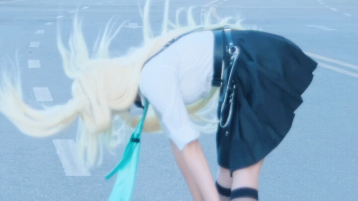 Sampulnya dibuat secara otomatis, dan tariannya benar-benar energetik!