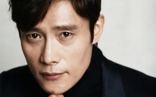 Ngôi sao hành động mạnh nhất Hàn Quốc Lee Byung-hun. Hoóc-môn biết đi đẹp trai quá