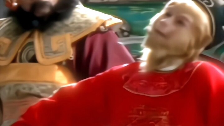 Found a little monkey with hands on hips! So darn snooty, hahaha!