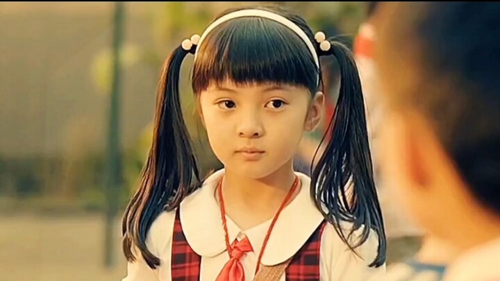 The dirty follower in childhood disappeared and became a male god 20 years later.