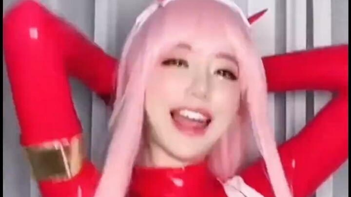 Wanita super cantik, bandul besar menaruh koleksi hon