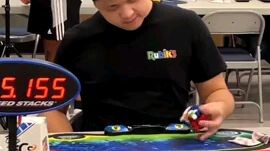 Man solve a Rubik's Cube in 6.2 seconds in One hand