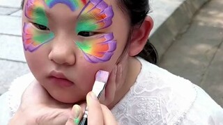 真的遇到太多家长，让孩子画脸绘又要给孩子做主希望选自己喜欢的图案，开明的父母孩子都很活泼，强势的家长孩子都不太自信，没有主见，不敢坚持自己的想法