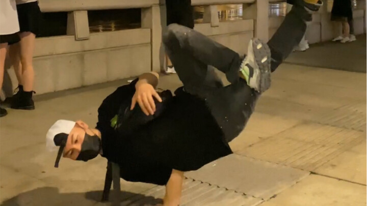 Caught by the cute girl—I’m being naughty again, just here to show off and then skip out.