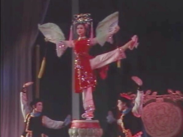 Menginjak hak pot bunga sambil melakukan triple flip saja masih bisa sestabil itu? Kekuatan pemenang