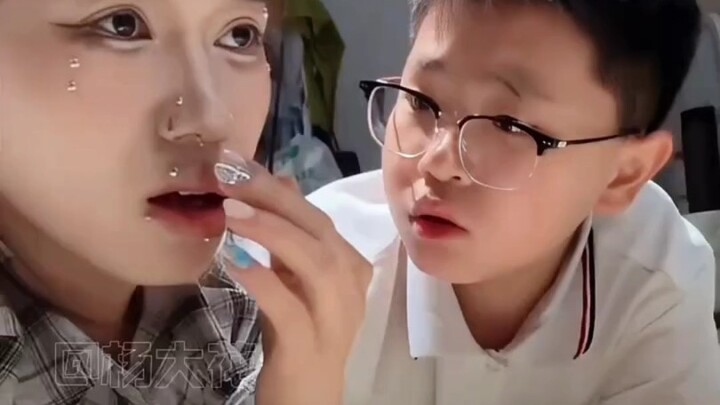 His younger brother’s eyes are filled with worry about saving face. #ContentInspirationSharingProgra