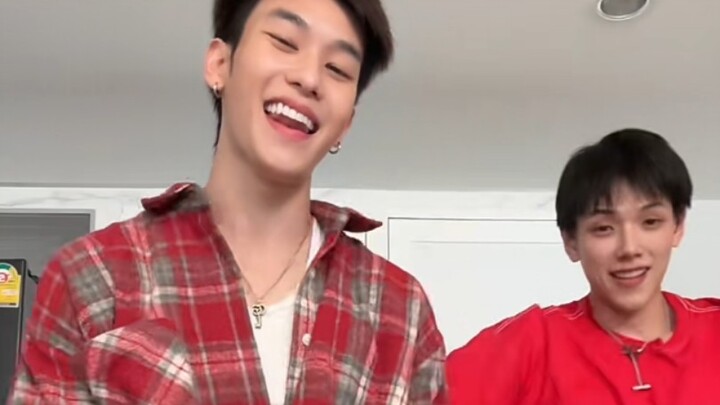 蔡有福自己跳新歌vs和老婆跳新歌