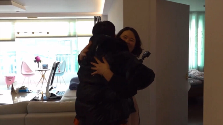 [Seungyong Hoshi] He’s such a soft-spoken little tiger when talking to his mom! This family is just 