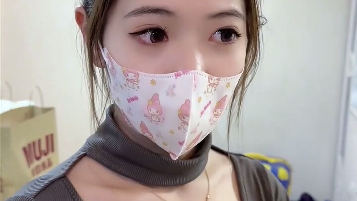ตอนแรกคิดว่าโอวหยางจะโกรธมาก แต่ไม่คิดเลยว่าเขาจะเข้าใจคนดีขนาดนี้ ฮี่ๆๆ~