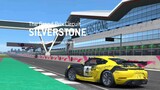 Main Real Racing 3 di sirkuit Silverstone menggunakan mobil Porche