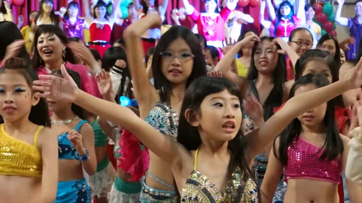 Elementary School New Student Welcome Arts Performance || The little sister with glasses is so cute