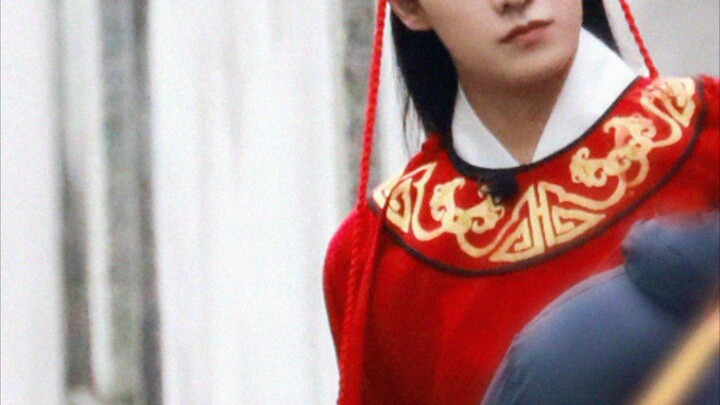 حفل زفاف غامر للغاية! يا سيدي، تمهل أرجوك! الثوب الأحمر يحرك تشانغآن، خطوة واحدة تجمع بين الماضي وال