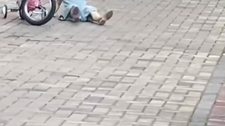 لا تحتاج الفتاة إلى سبب للغضب