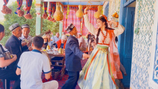 When I met the uncles from Xinjiang in Kashgar, they invited me to dance with them