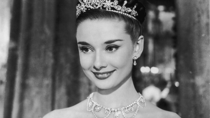 ฉันจับมือกับทุกคนเพียงเพื่อจับมือของคุณ Roman Holiday คลิปคลาสสิค Audrey Hepburn [เมื่อวานอีกครั้ง]