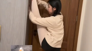 Siswa tari sedang berlatih