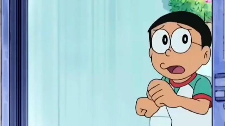 Nobita was captured by the people in the town and escaped with the help of a route map