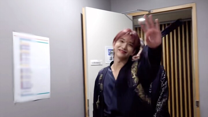 เวลาไม่มีความสุข ก็มาดูจื้อxiùกันเถอะ◠‿◠