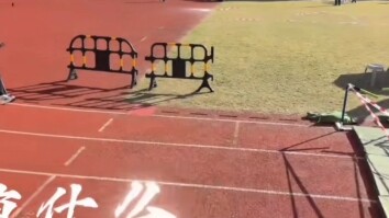 คู่แข่ง:？#กีฬาสีโรงเรียน #ความสง่างามไม่มีวันตกยุค #ความสุขของหนุ่มๆ ช่างง่ายดายเหลือเกิน (ที่มาของค