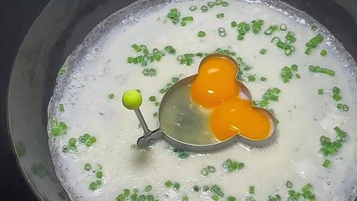 Making a New-Style Egg Pancake