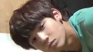 “珉奎哥虽然是笑着但眼睛很悲伤”