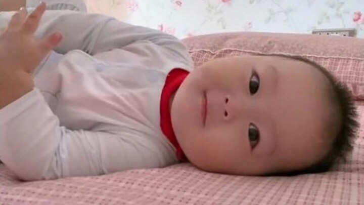 Every morning, I’m woken up by a little cutie!