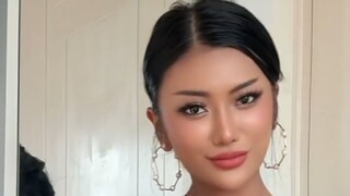 Dia Gak Banyak Gaya, Tapi Nempel di Kepala / Simple Look, Stuck in My Mind