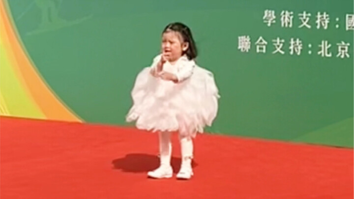 تشوزي: أنا أول مرة أمشي على السجادة الحمراء، لكنني ما زلت رائعة جدًا!