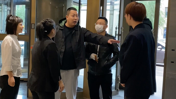 Anh Tư ngã ở đâu thì đứng dậy ở đó