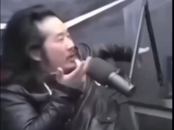 Yang tertawa adalah gay