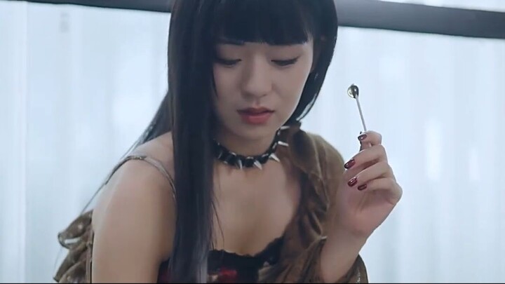 สาวใช้ระบบทำนายอนาคต ช่วยชายผู้ถูกทิ้งหวังเปลี่ยนชะตา