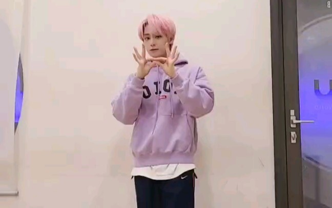 [Lyoo Hwan-woong] Cover 'Ponzona' (PURPLE KISS) oleh Lyoo Hwan-woong, penari utama ONEUS