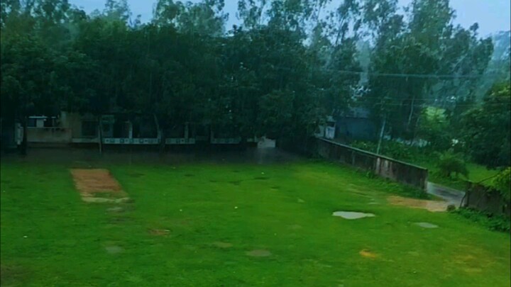 বৃষ্টি পড়ছে চলো রাস্তায় নামি তোমার শার্ট কি বৃষ্টির চেয়ে দাম