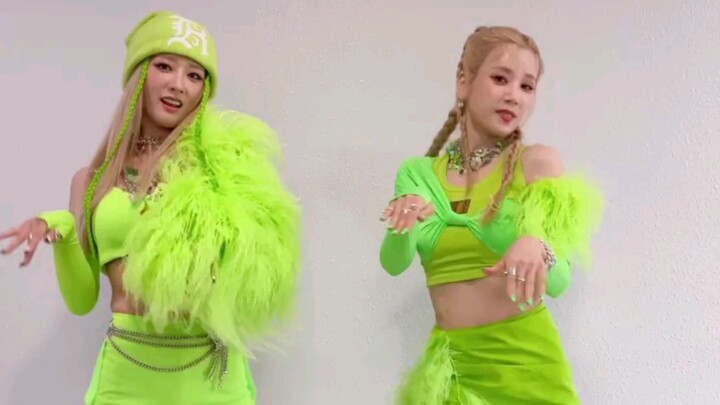 【Apink|CHOBOM】I love this fluorescent green outfit!