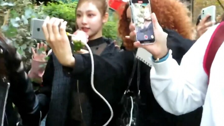 Ningning’s French male fan—so it turns out he’s been there all along~