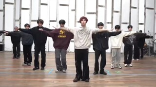 请进！刀群舞这段爽了！我看谁再说我们蛋团没齐舞【时代少年团】