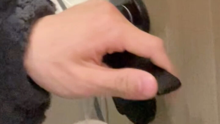 الغناء في المرحاض: الشجاعة +100%، مهارة الغناء +200%