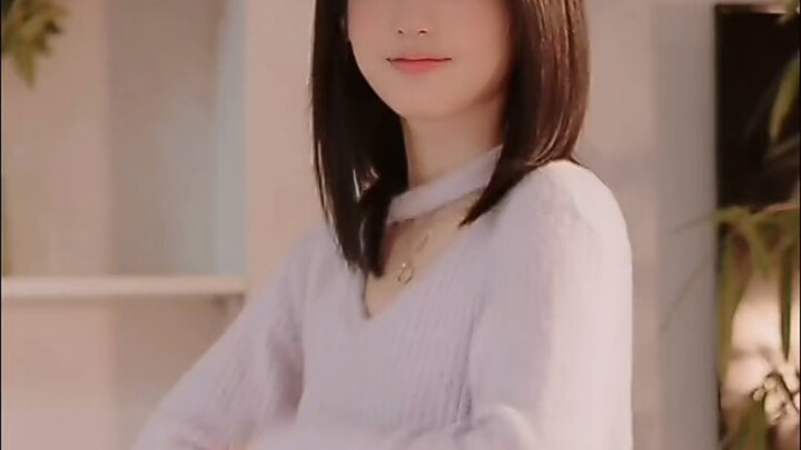 ชมสาวหวานเต้นรำอย่างอ่อนโยนที่บ้าน