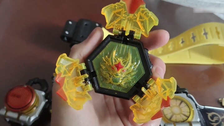 Kamen Rider และของเล่นในบ้านอื่นๆ ลดราคา