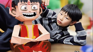 ฉันใช้กล่องกระดาษเหลือใช้สร้างร่างกายใหม่ให้กับนาจา ที่แท้ก็เป็นกระปุกออมสินนี่เอง