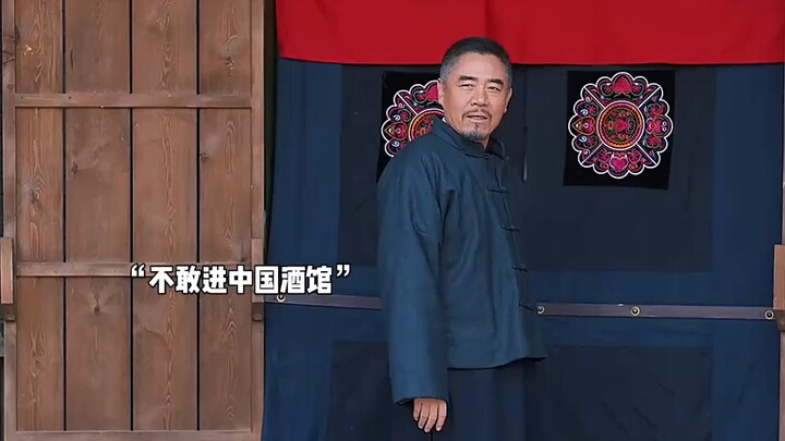 اليابانيون مهووسون بالخمر الصيني الأبيض لدرجة أنهم جرّوا والدهم ليشرب معهم!