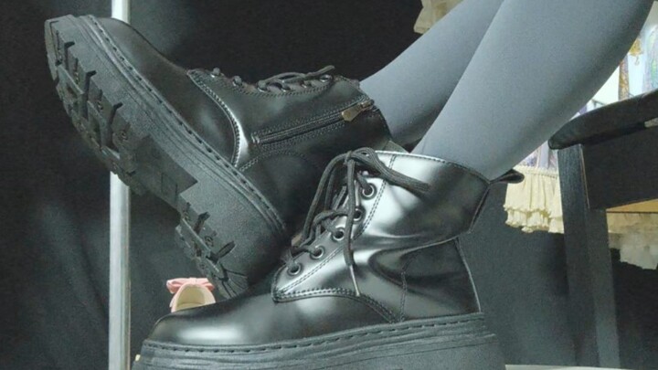 รองเท้าบูทมาร์ตินสุดคูลเมื่อสวมใส่