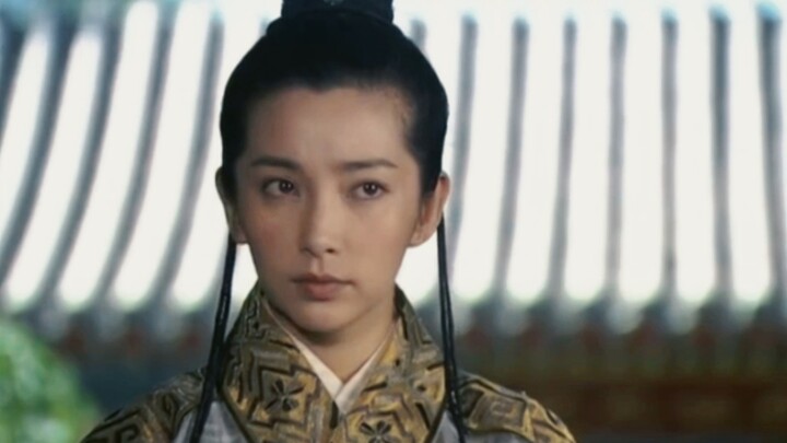 Nhìn vào đôi mắt và hàng lông mày là biết cô ấy vô cùng thông minh.