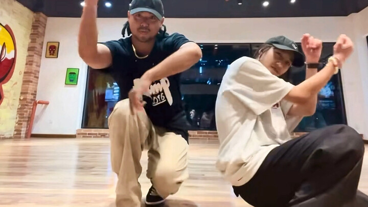 “She looks so happy when she dances.” —Xi Jiaqi; Dance practice record for July 8, 2022 (HD version)