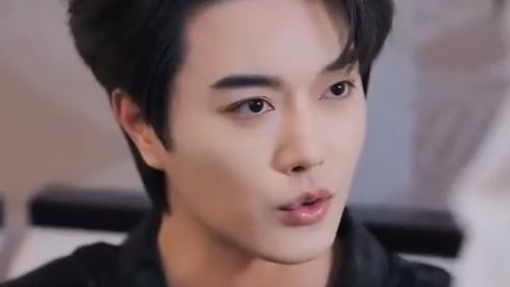 Demi menyelamatkan adikku,aku menyerahkan malam pertamaku pada CEO kejam